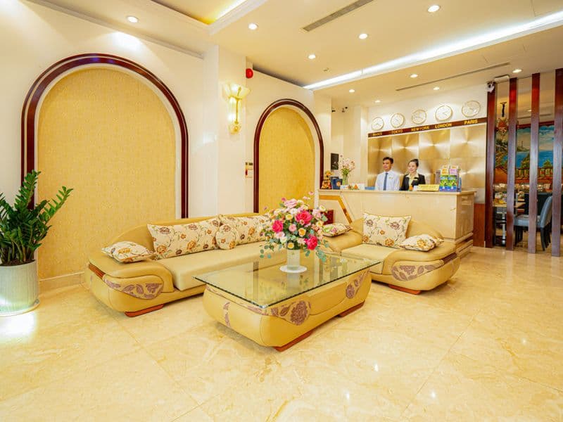 Sảnh đón khách và khu vực lễ tân của khách sạn