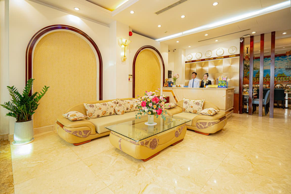 Sảnh đón khách và khu vực lễ tân của khách sạn